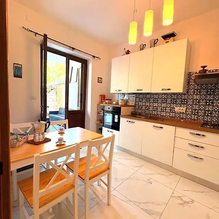 With Beautiful Private Garden & Breathtaking Sea View Daire *