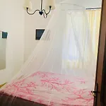 With Beautiful Private Garden & Breathtaking Sea View Apartamento