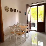 With Beautiful Private Garden & Breathtaking Sea View Apartamento