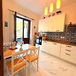 With Beautiful Private Garden & Breathtaking Sea View Apartamento *