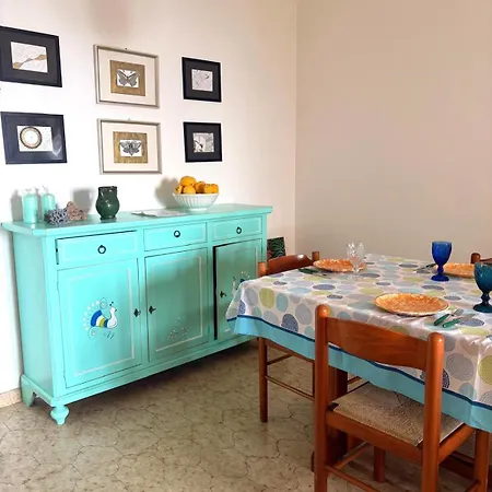 With Beautiful Private Garden & Breathtaking Sea View شقة