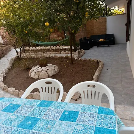 With Beautiful Private Garden & Breathtaking Sea View Apartamento *
