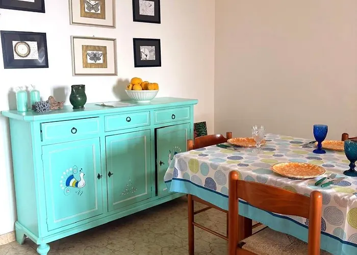 With Beautiful Private Garden & Breathtaking Sea View Apartamento