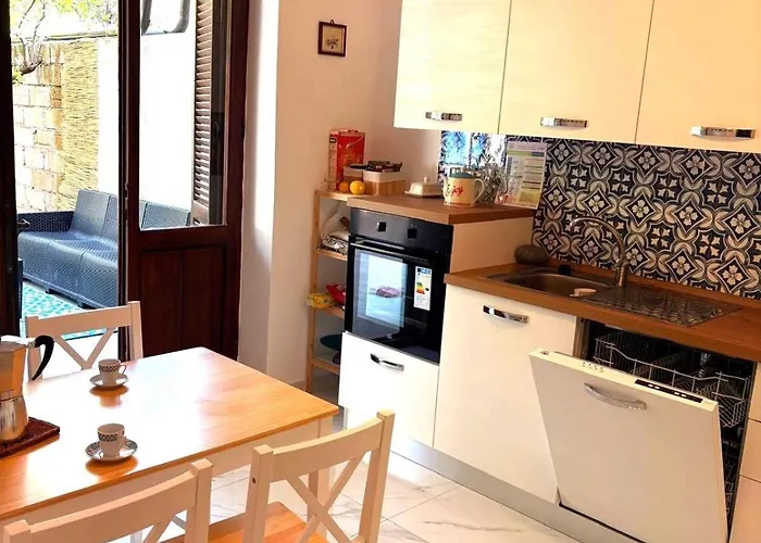 With Beautiful Private Garden & Breathtaking Sea View Apartamento Porto Alabe