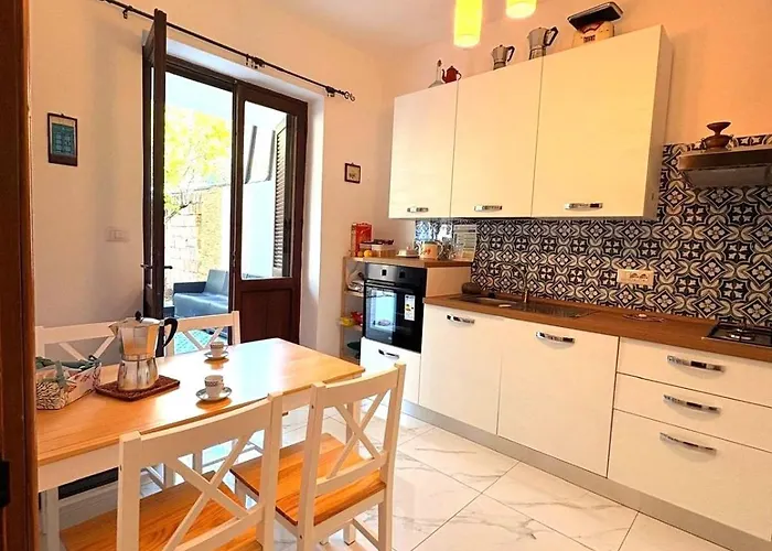 With Beautiful Private Garden & Breathtaking Sea View Apartamento *