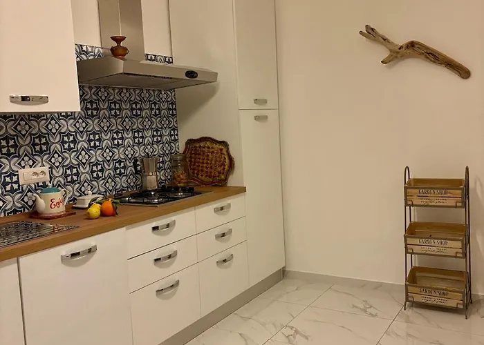 With Beautiful Private Garden & Breathtaking Sea View Apartamento