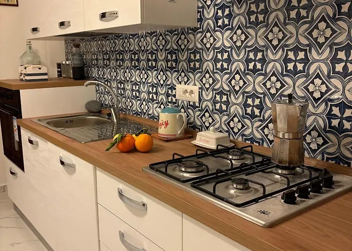 With Beautiful Private Garden & Breathtaking Sea View Apartamento